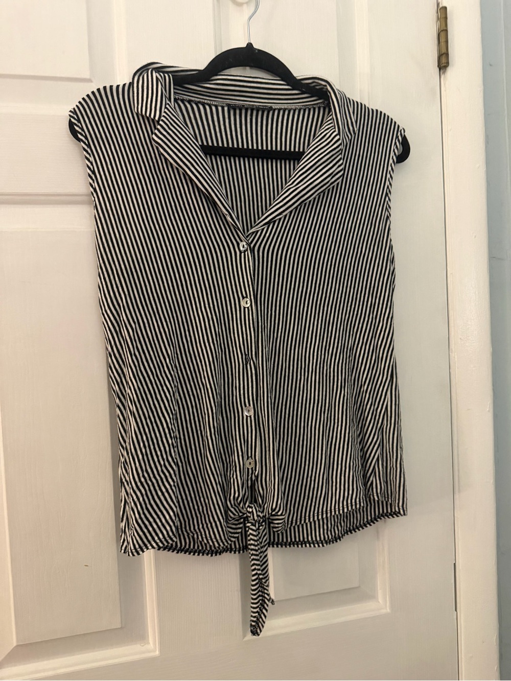 Kim & Cami Black White Striped Tie Front Sleeveless Blouse Medium